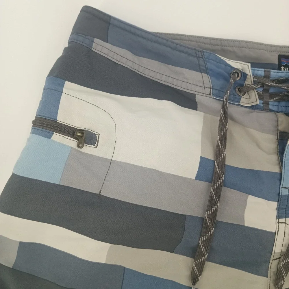 Patagonia Mens Board Shorts Blue Grey Geometric Block Print Swim Trunks Size 33